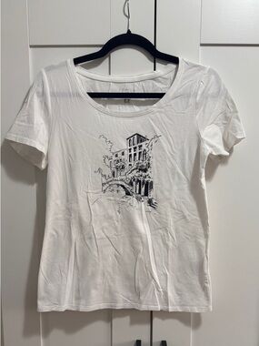 Reitmans White Graphic Scoop Neck Tee